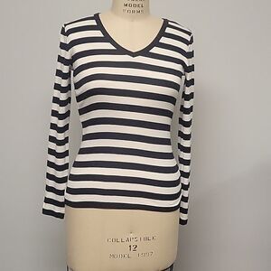 Gap V-neck Black and White Striped Long Sleeve Favorite, size S